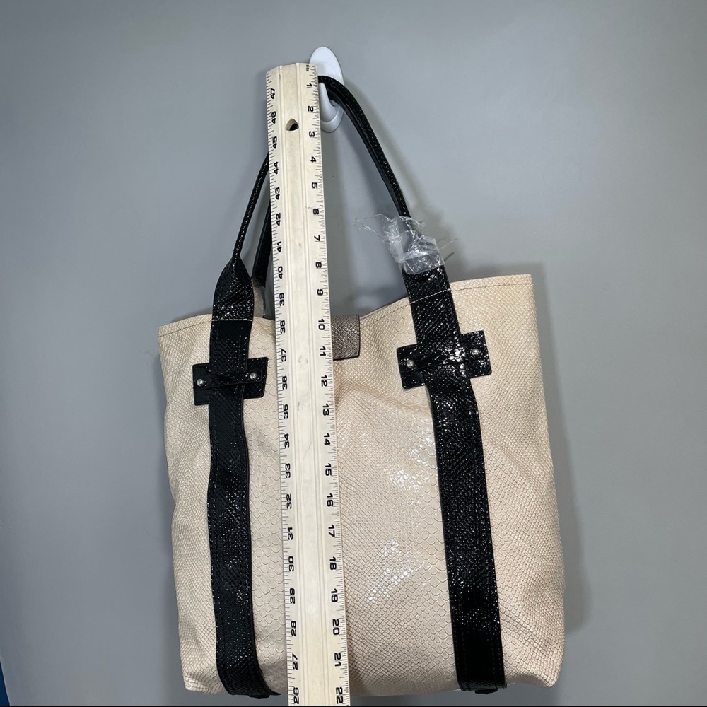 NWT Tote Guess Bag - Picture 13 of 17